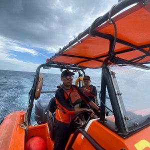 basarnas bali WNA ASAL CINA TERSERET ARUS SAAT BERENANG DI DREAM BEACH