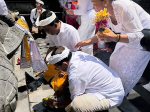 Ketua DPRD Badung Hadiri Karya Pemelaspasan Pura Dalem Kahyangan di Desa Adat Kuta.