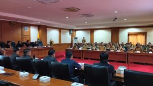 BADUNG DARURAT SAMPAH, KOMISI 2 DPRD BADUNG GELAR RAPAT KOORDINASI DENGAN DINAS DLHK BADUNG