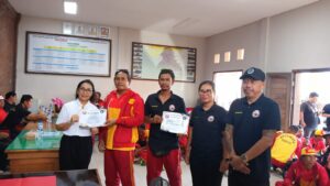 KADISPARDA BADUNG APRESIASI SEMANGAT PROFESIONALISME DALAM PELATIHAN GABUNGAN LIFEGUARD KUTA  DAN  KUTA SELATAN
