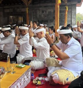 Ketua DPRD Badung Hadiri Karya Agung di Pura Dang Kahyangan Payogan Agung Segara Rupek